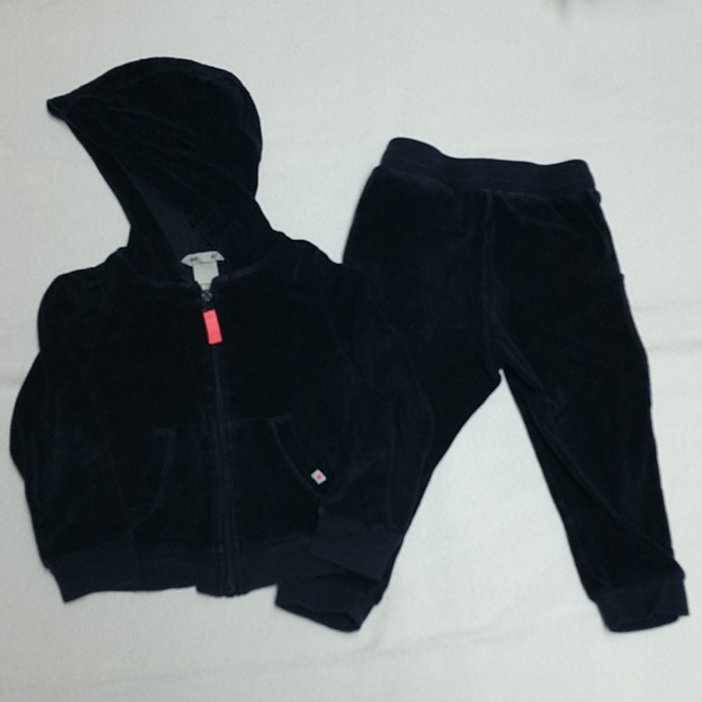 H&M navy velour sweatshirt outfit
